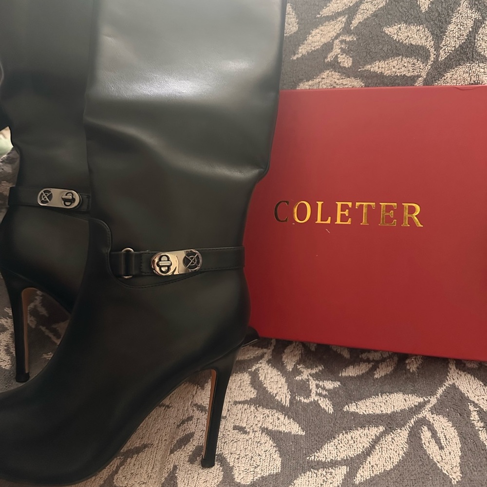 Black Knee-High Leather Boots - Picture 2 of 3